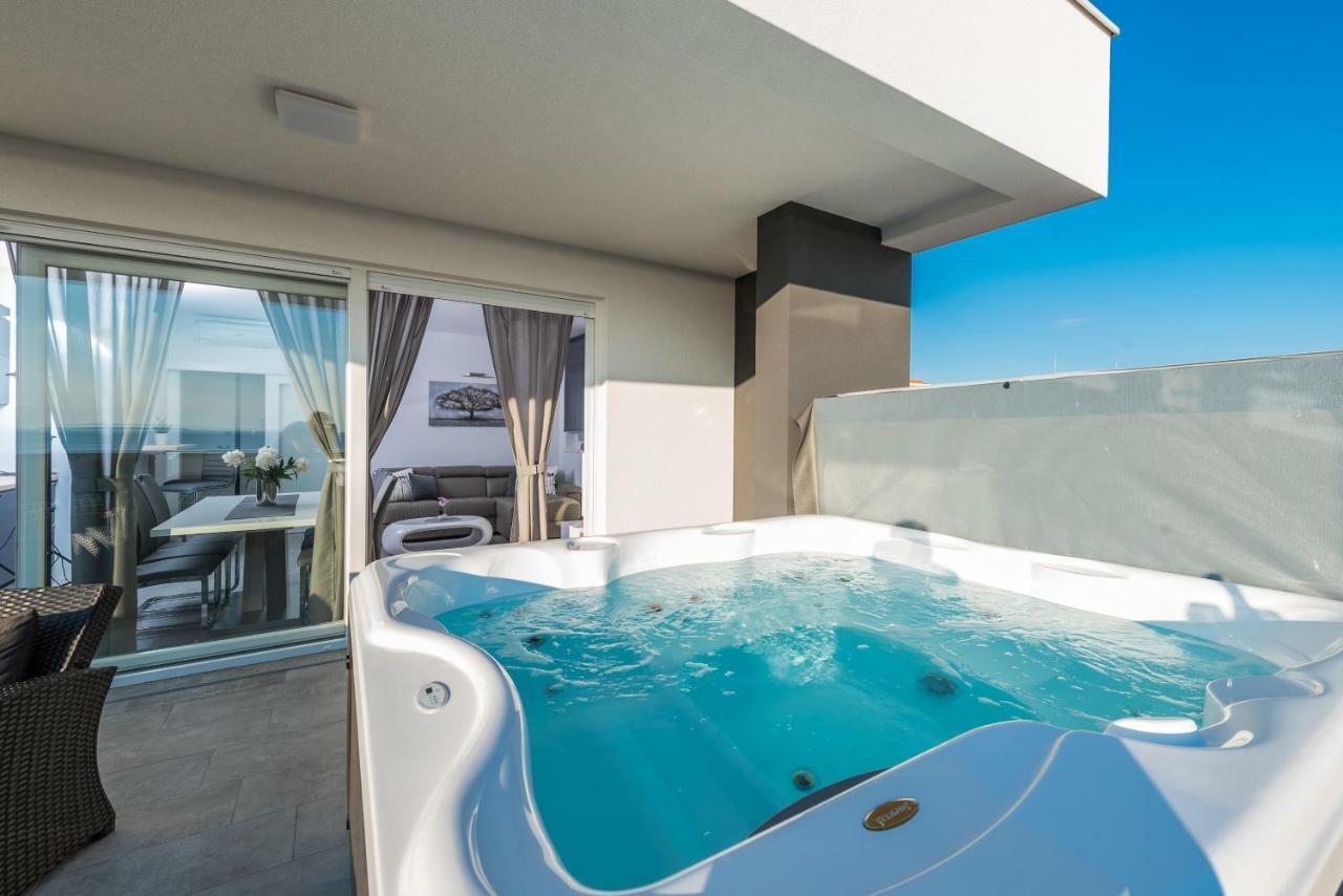 Villa Magnifica Penthouse With Jacuzzi Novalja Luaran gambar